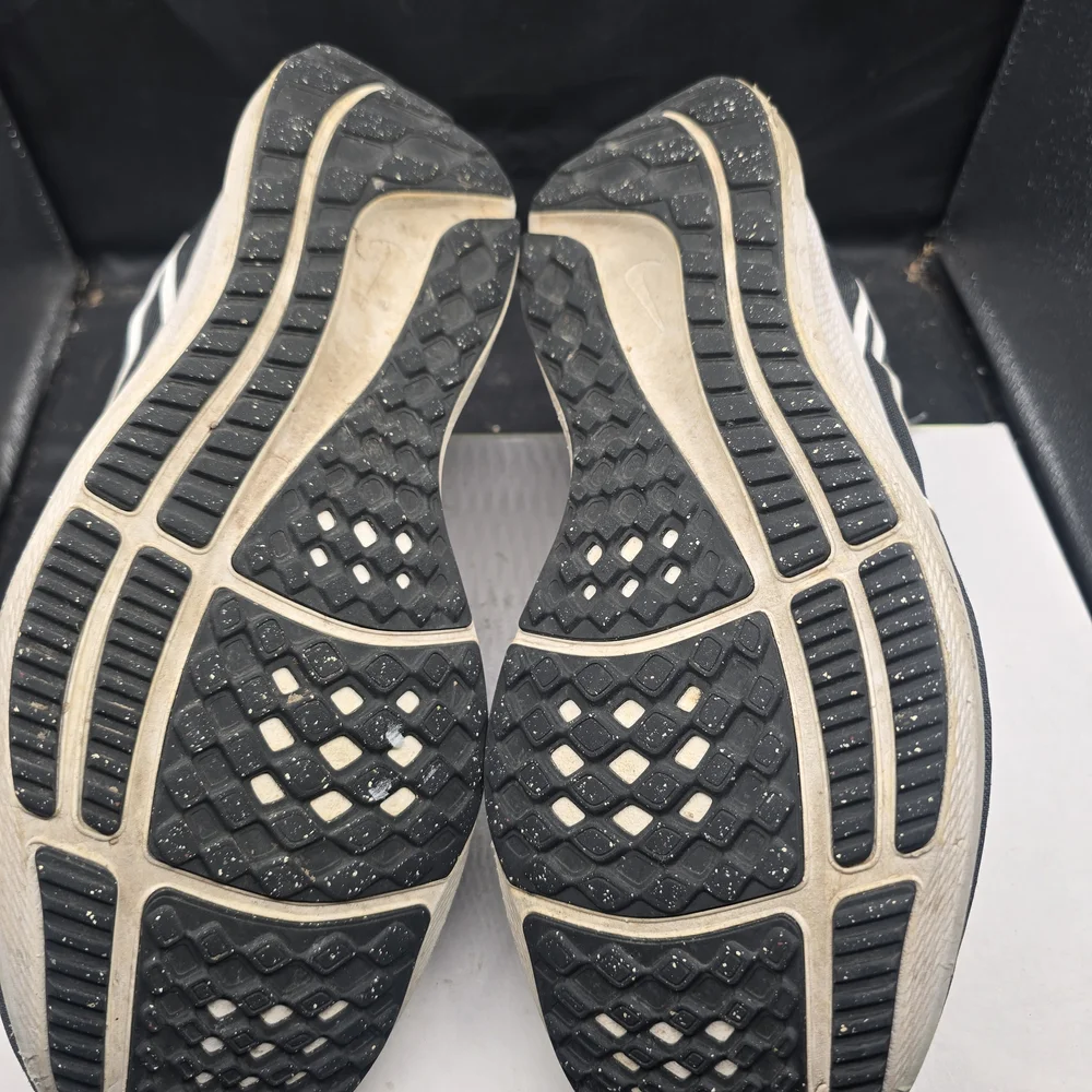Nike‎ Charcoal Gray Sneakers